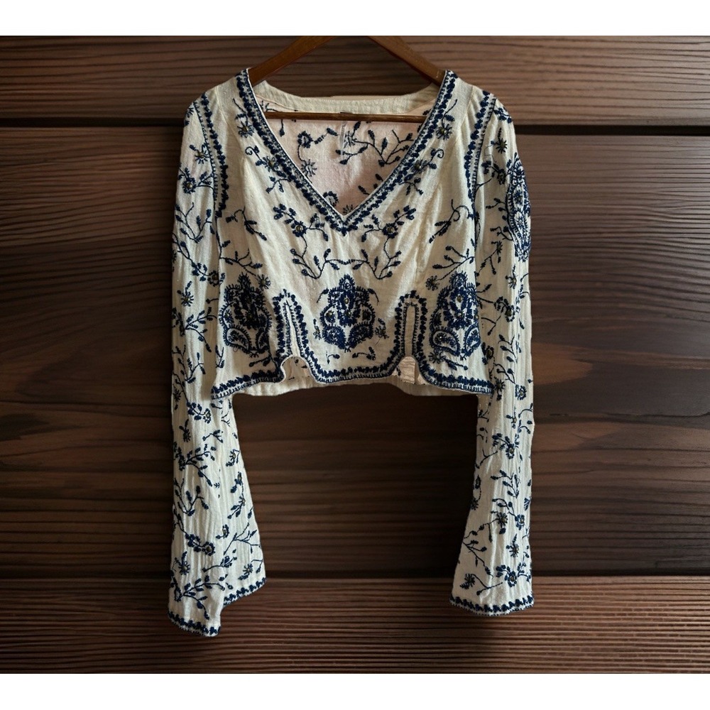 Free People VNeck Bell Sleeve Embroidered Top Tunic boho Festival Fairy Hippie M - Picture 4 of 10